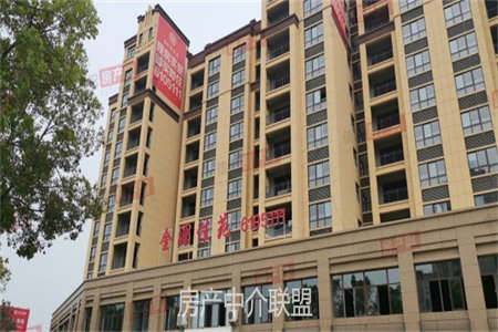 城育才苑三室两厅一卫毛坯房出售带储藏室